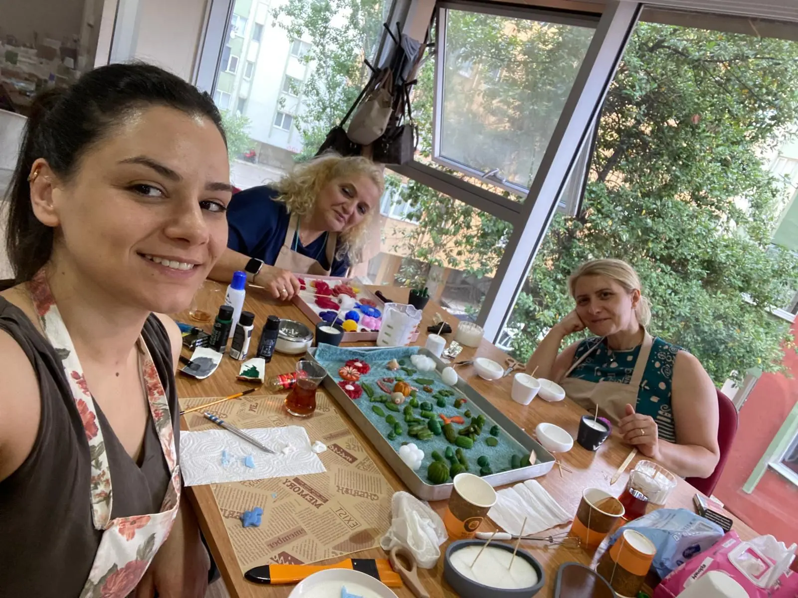 Say Light Studio açılışında el yapımı mum tasarımları